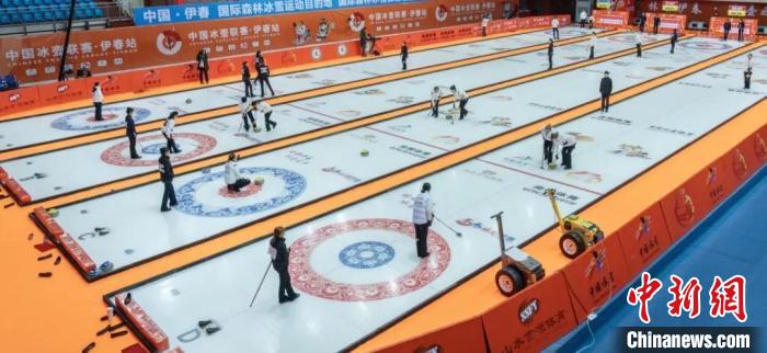 中国冰壶联赛伊春站开赛：全国约190名运动员参