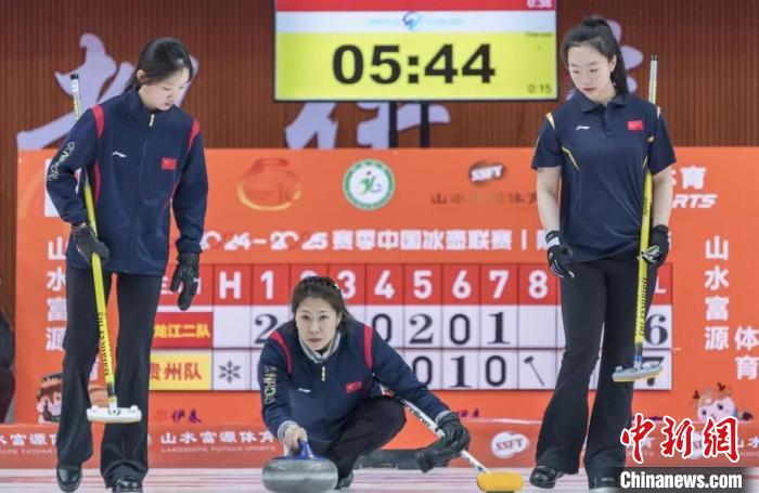 中国冰壶联赛伊春站开赛：全国约190名运动员参