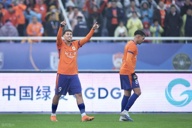 京鲁大战VAR失灵转播双标引争议