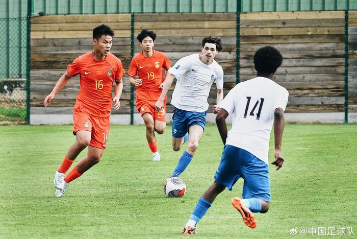 中国U16男足0-2负格勒诺布尔U17 两球失势难改颓势