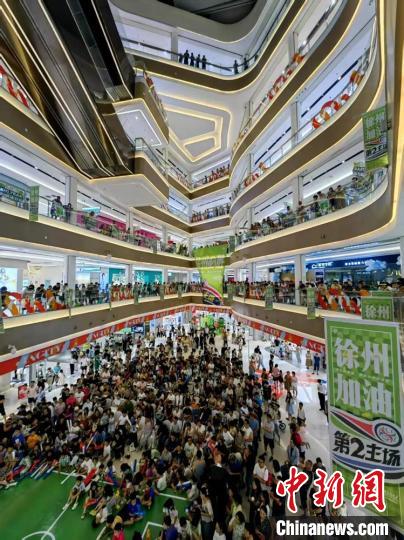 苏超徐州主场迎战南通队 云龙大集掀起夏夜观赛