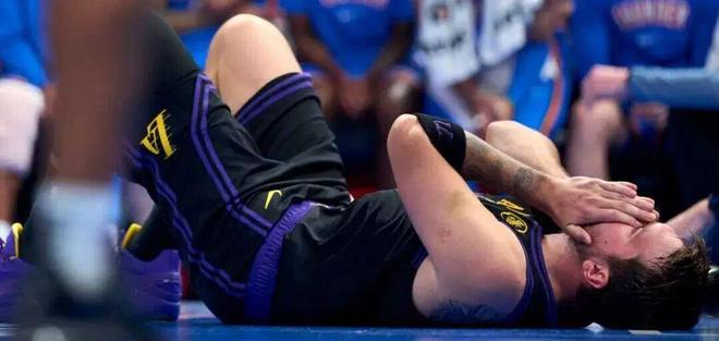 东契奇伤退里夫斯报销 湖人季后赛前景彻底崩塌