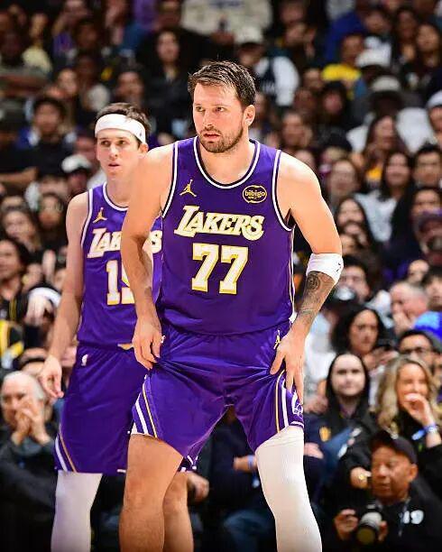 东契奇伤退里夫斯报销 湖人季后赛前景彻底崩塌