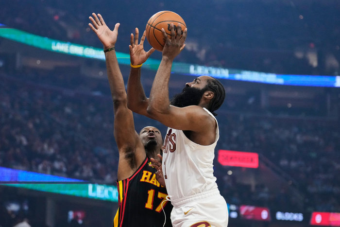 哈登创骑士队史纪录 约基奇刷新三双历史 雷霆锁